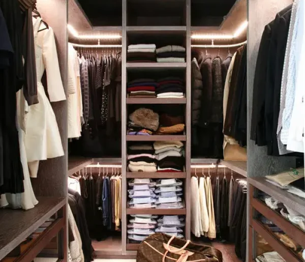 bold-looking-closet-in-dark-tones